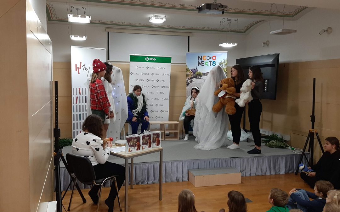 NASTOP UČENK NAŠE ŠOLE V KNJIŽNICI MIRANA JARCA V NOVEM MESTU –  MALA MARJETICA IN GOZDNI MOŽ